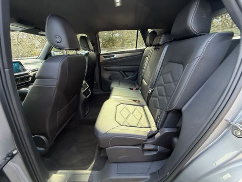 Used 2025 Volkswagen Atlas Cross Sport SE image 25