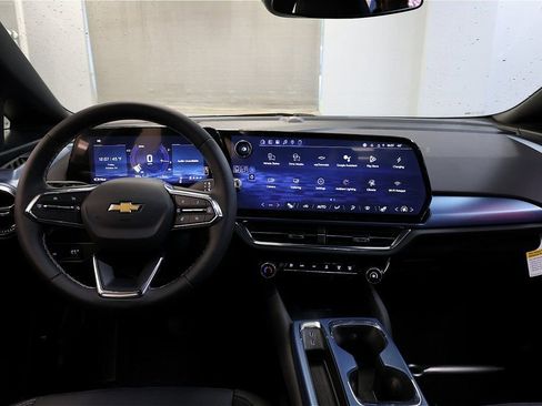 New 2026 Chevrolet Equinox EV LT image 19