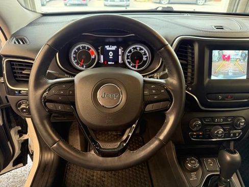 Used 2019 Jeep Cherokee Latitude Plus AWD/4WD image 31