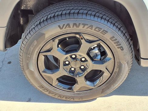 Used 2023 Jeep Compass Trailhawk image 9