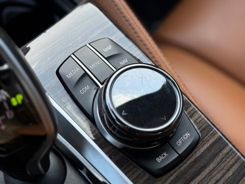 Used 2022 BMW M550i xDrive w/ Executive Package image 33