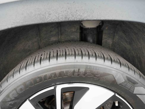 Used 2025 Volkswagen Atlas SE image 31