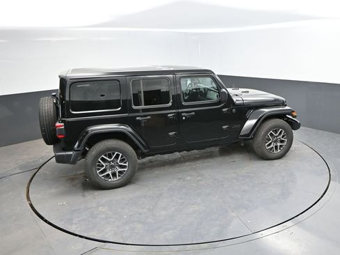 Used 2025 Jeep Wrangler Unlimited Sahara AWD/4WD image 31
