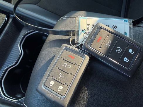 New 2026 Jeep Grand Cherokee Altitude image 31