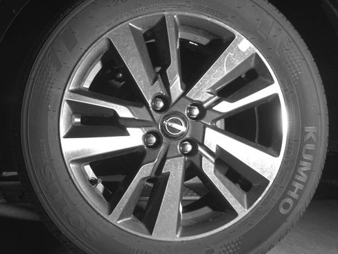 Used 2025 Nissan Versa SV FWD image 14
