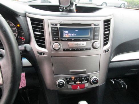 Used 2013 Subaru Outback 2.5i Premium AWD/4WD image 13