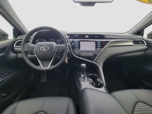 Used 2018 Toyota Camry SE w/ Moonroof Package image 10