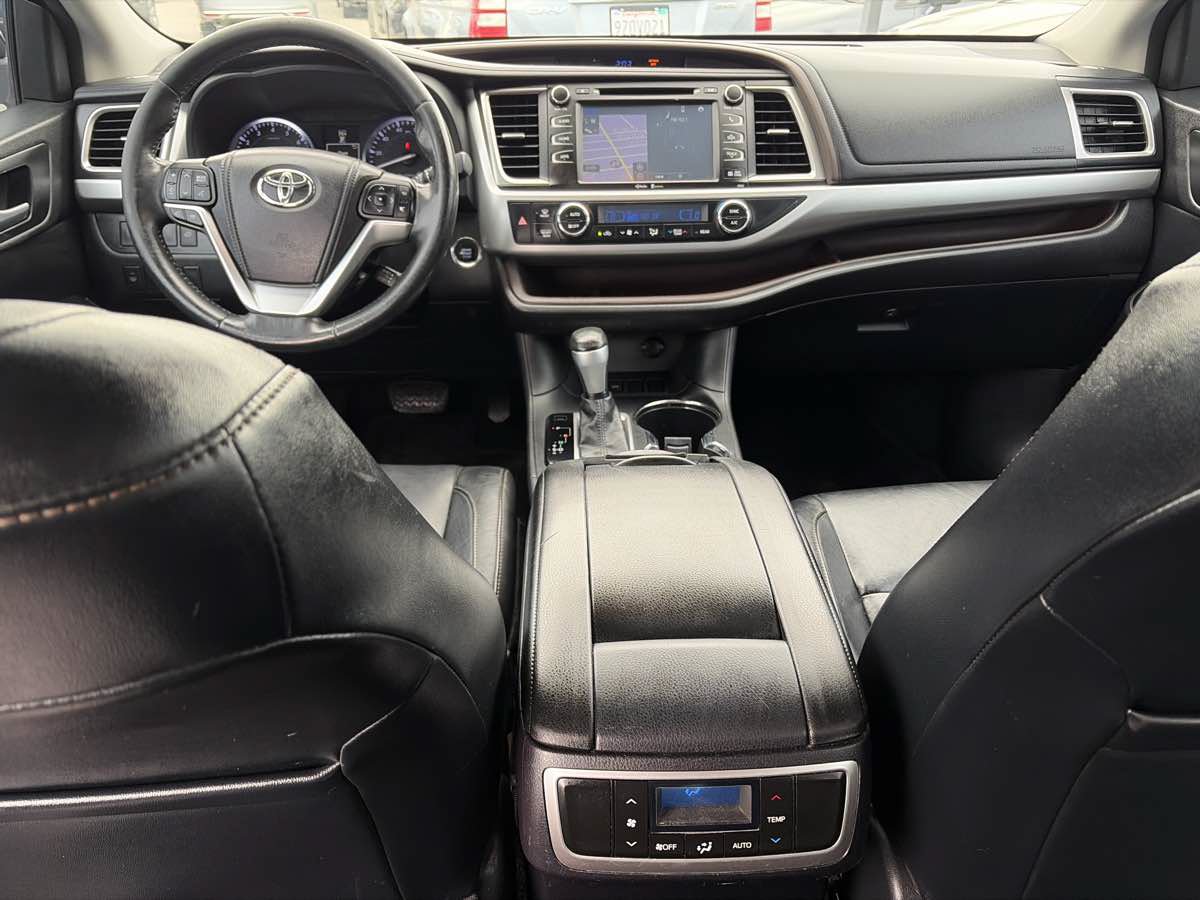 Used 2014 Toyota Highlander XLE FWD image 19