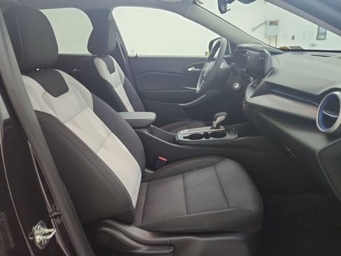 Used 2026 Chevrolet Trax LS w/ LS Convenience Package FWD image 35