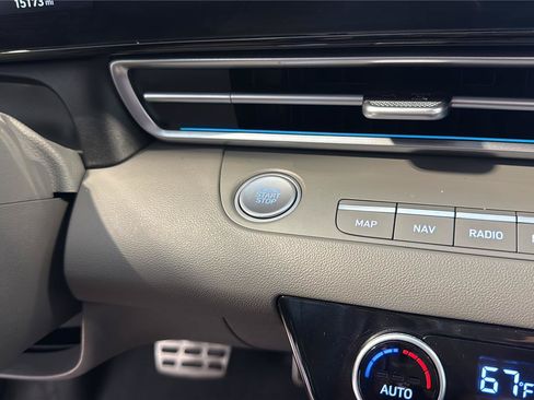 Used 2025 Hyundai Elantra SEL FWD image 22