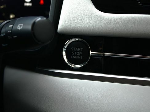 New 2025 Mitsubishi Outlander SE image 25