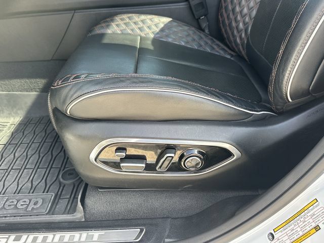 Used 2022 Jeep Grand Cherokee L Summit w/ Advanced Protech Group IV AWD/4WD image 26