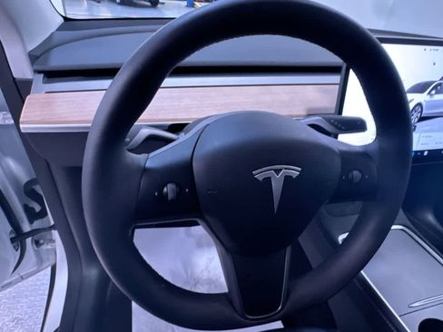 Used 2024 Tesla Model Y Long Range image 15