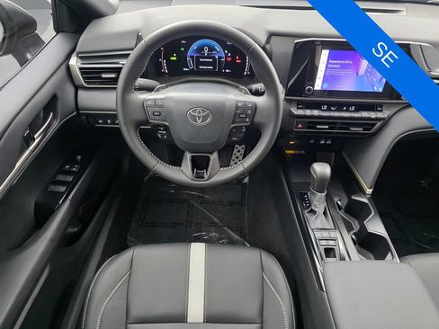 Used 2025 Toyota Camry SE FWD image 12