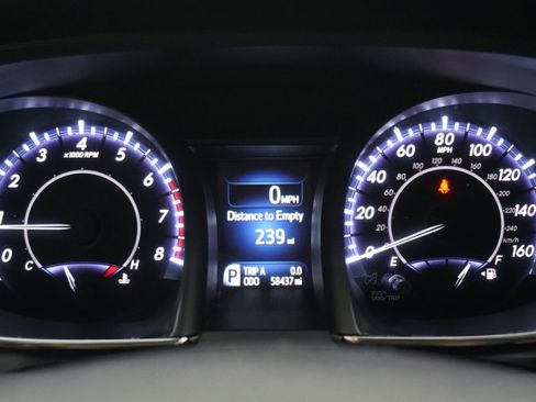 Used 2016 Toyota Avalon Limited image 18