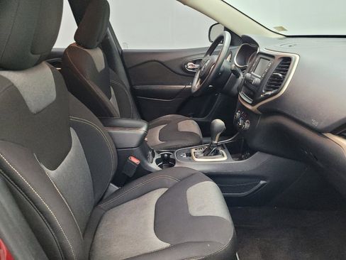 Used 2017 Jeep Cherokee Sport image 21