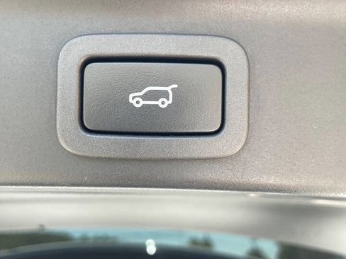 Used 2019 Jaguar F-PACE AWD/4WD image 22
