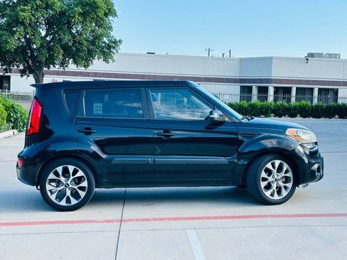 Used 2013 Kia Soul ! FWD image 11