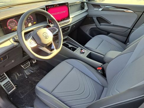 New 2026 Volkswagen Tiguan SE R-Line FWD image 7