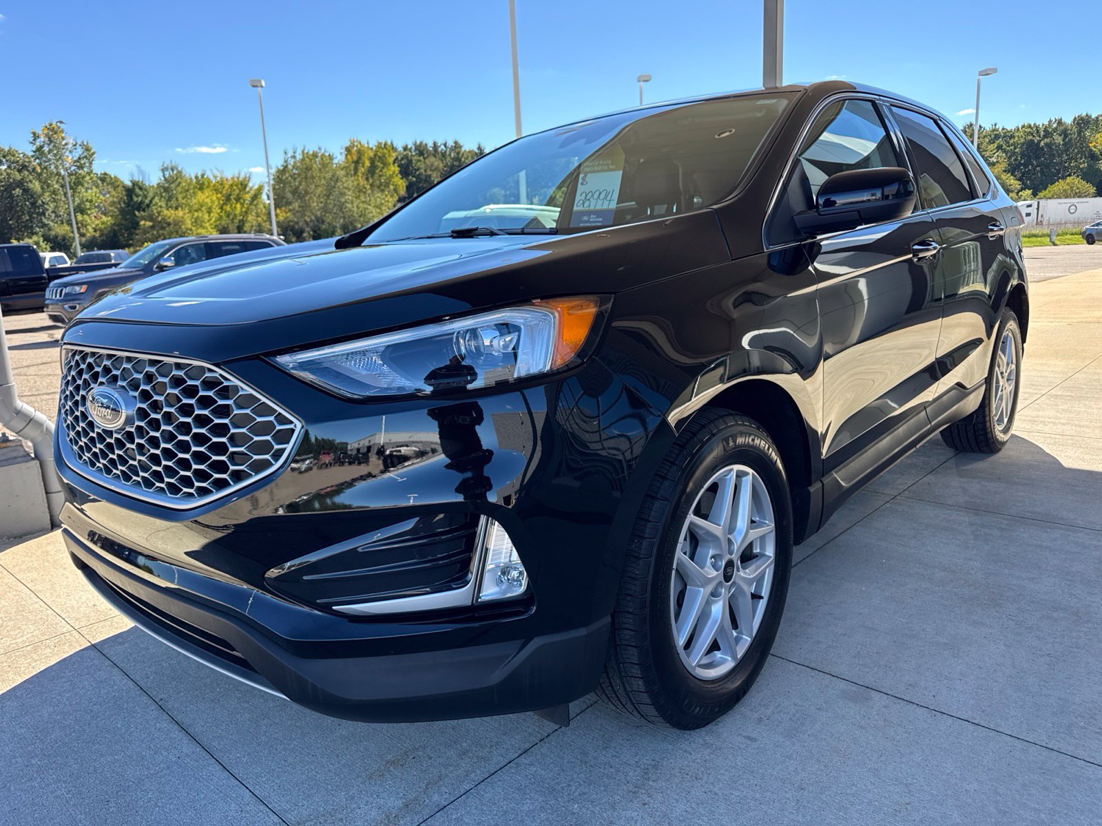 Certified 2024 Ford Edge SEL w/ Convenience Package AWD/4WD image 3