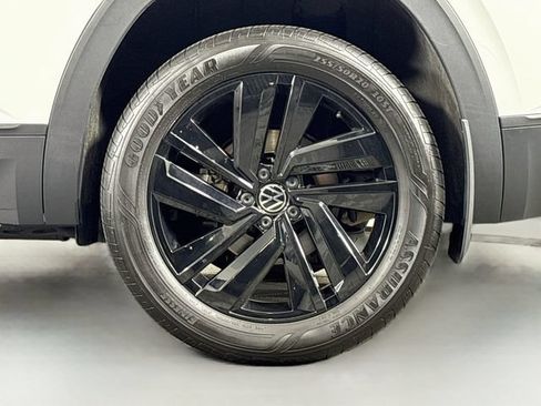Used 2023 Volkswagen Atlas Cross Sport SE w/ Black Wheel Package AWD/4WD image 30