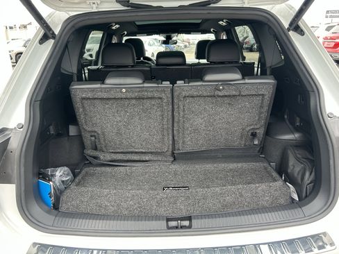 Certified 2022 Volkswagen Tiguan SE R-Line image 28