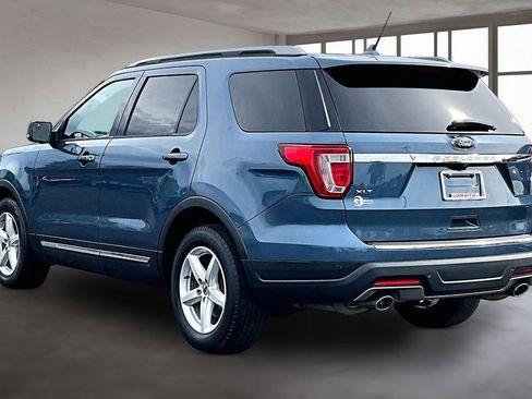 Used 2018 Ford Explorer XLT w/ Equipment Group 202A FWD image 14