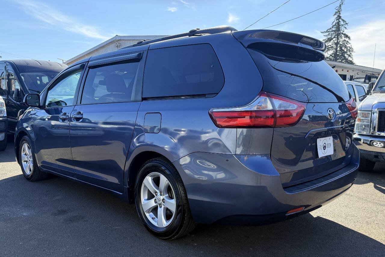 Used 2015 Toyota Sienna LE FWD image 6
