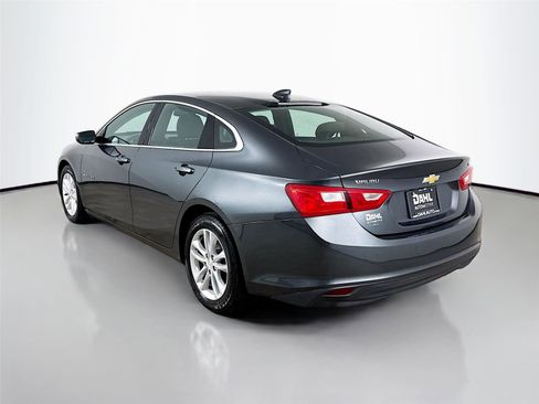 Used 2017 Chevrolet Malibu LT image 10