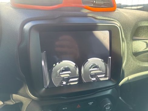 Used 2018 Jeep Renegade Altitude w/ UConnect 8.4 Nav Group image 15