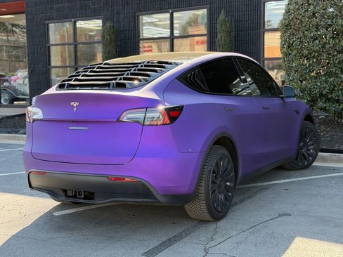 Used 2022 Tesla Model Y Long Range image 12