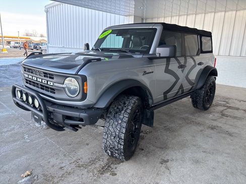 Used 2021 Ford Bronco Black Diamond image 3