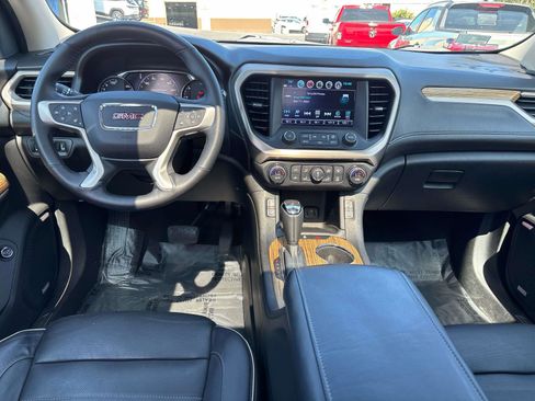 Used 2017 GMC Acadia Denali w/ Technology Package image 12