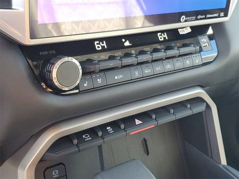 Used 2024 Toyota Tundra Limited image 30