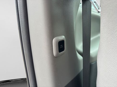 Used 2016 Toyota Sienna XLE Premium FWD image 40