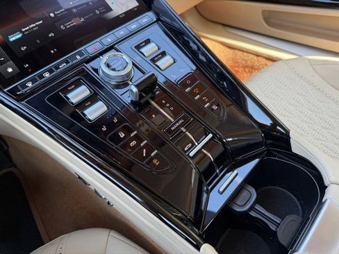 New 2025 Aston Martin DB12 Convertible image 31