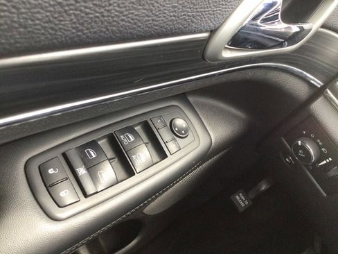 Used 2019 Jeep Grand Cherokee Limited w/ Luxury Group II AWD/4WD image 42