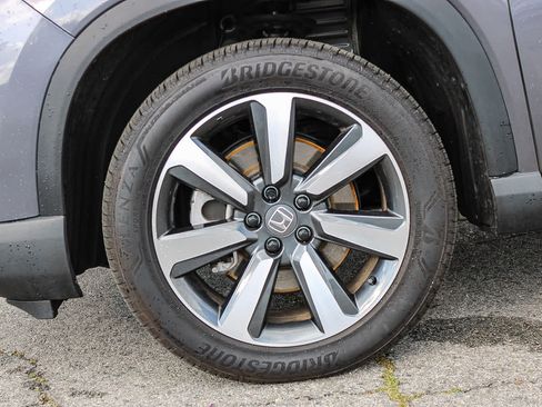 Certified 2025 Honda Pilot Touring image 8