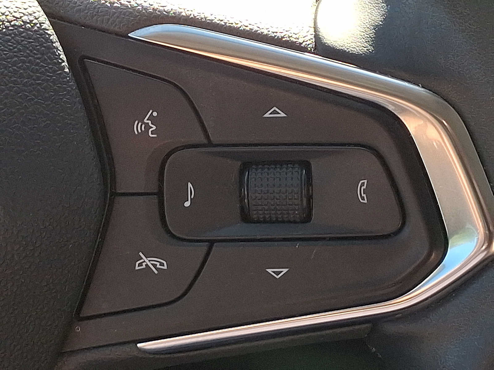 Used 2025 Chevrolet Trax LT w/ Driver Confidence Package FWD image 22