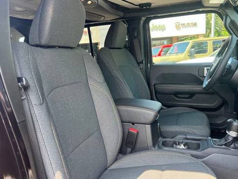 Used 2025 Jeep Wrangler Unlimited Sahara AWD/4WD image 28