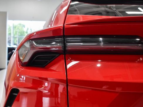 Used 2022 Lamborghini Urus AWD/4WD image 15