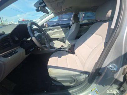 Used 2020 Hyundai Elantra SE FWD image 10