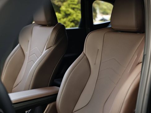 Used 2025 BMW X1 xDrive28i w/ Technology Package image 20