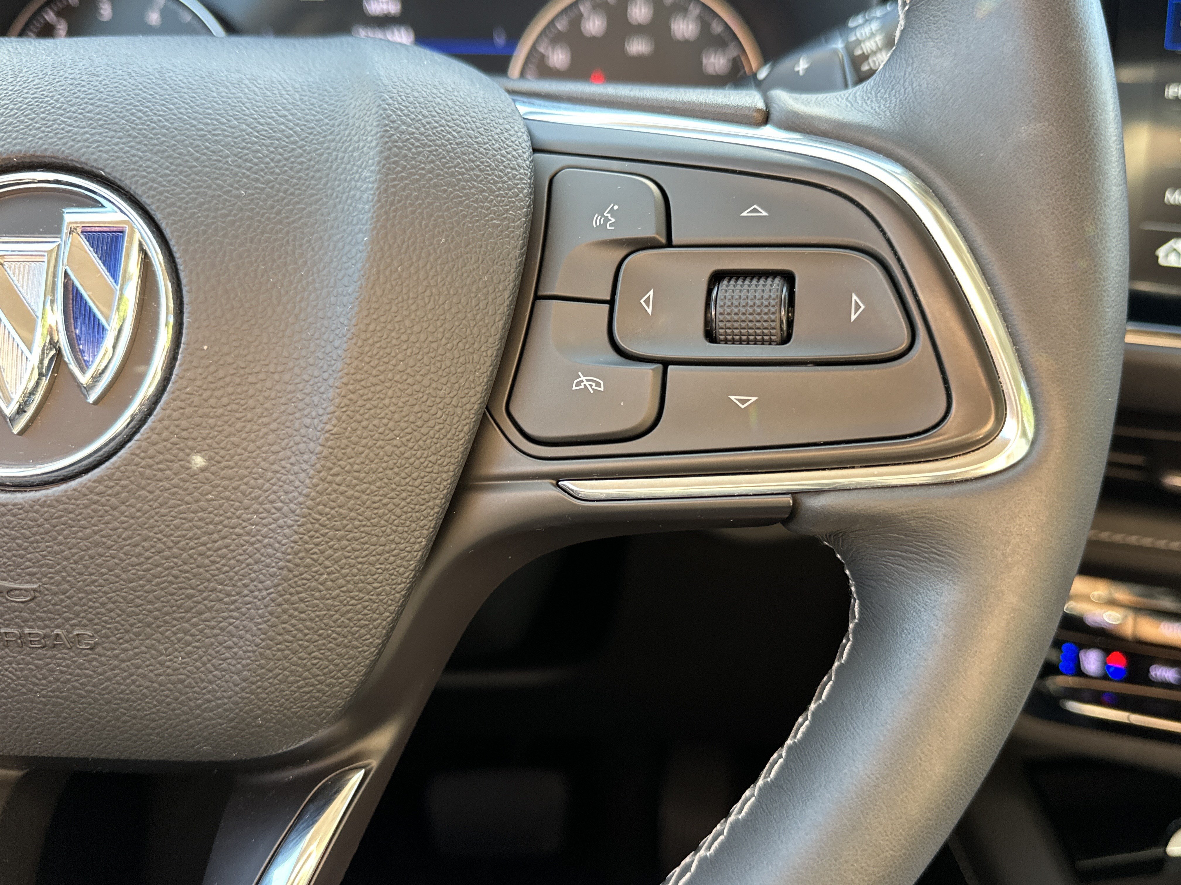 Used 2022 Buick Envision Avenir w/ Technology Package II FWD image 22