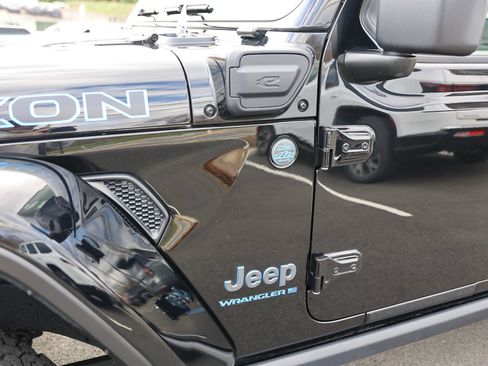 Used 2024 Jeep Wrangler Unlimited Rubicon 4xe AWD/4WD image 11