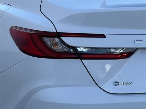 Used 2025 Toyota Camry SE image 6