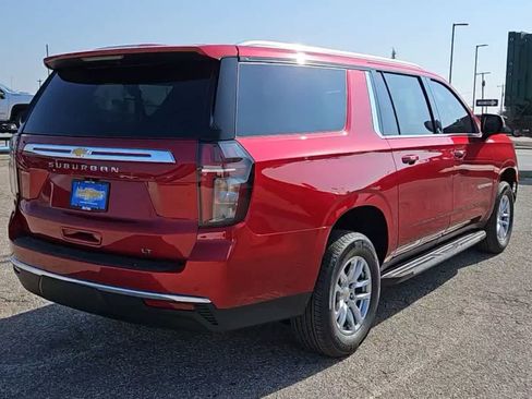 Used 2024 Chevrolet Suburban LT w/ Luxury Package AWD/4WD image 7