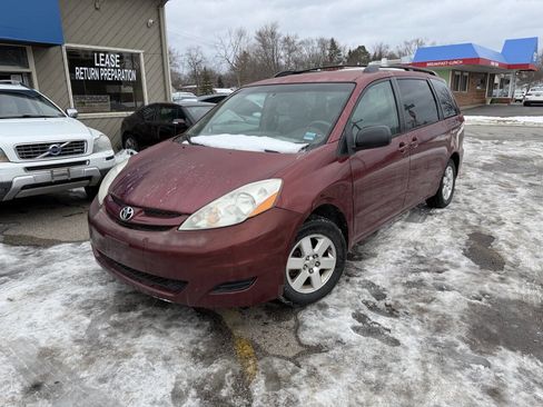 Used 2007 Toyota Sienna CE image 2
