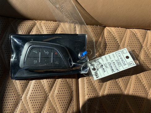 Used 2021 Cadillac Escalade ESV Premium Luxury image 37