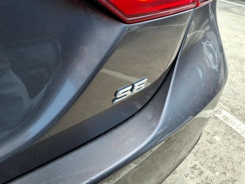 Used 2022 Toyota Camry SE FWD image 6